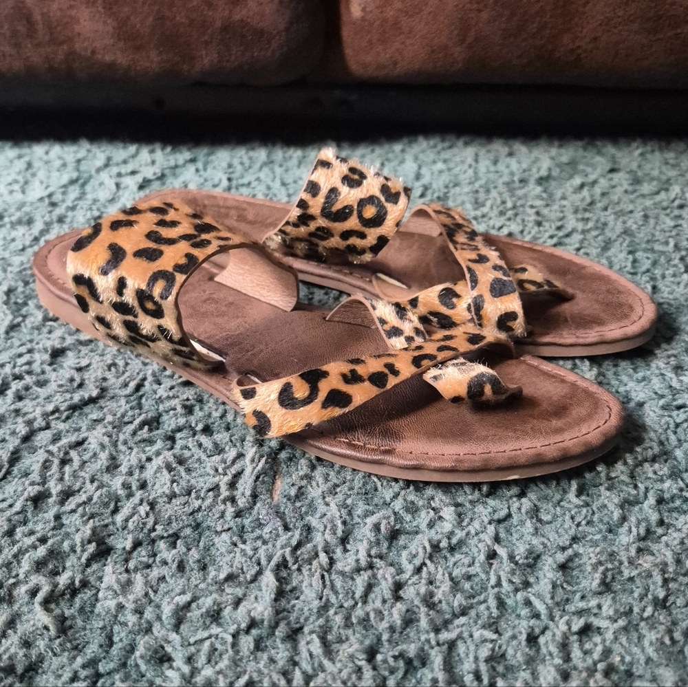 Seven7 Maldives Animal Print Sandals 8 - Picture 6 of 9